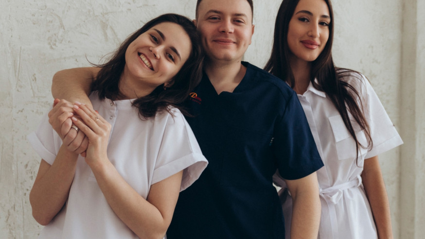 Акция к 10-летию клиники — 10% скидка на лечение зубов с 10.08 по 10.09.2025